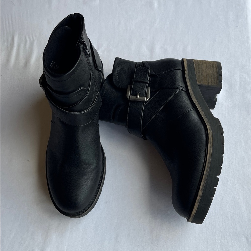 Steve Madden | Black | Ankle Boots with Buckle | size 9